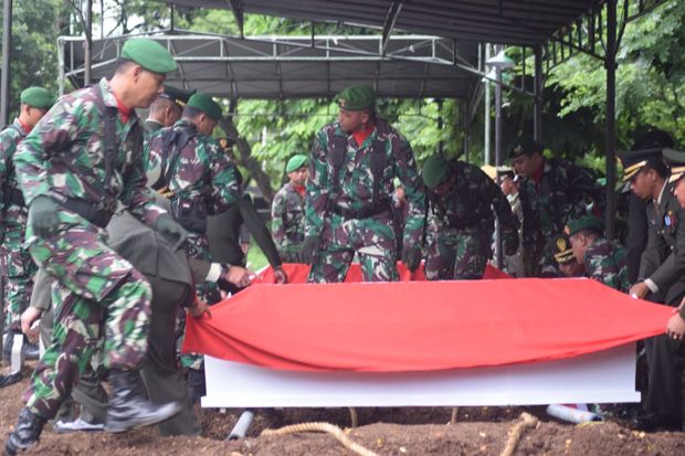 Pangdam Pimpin Pemakaman 4 Korban Heli MI-17 di TMP Giri Tunggal Semarang