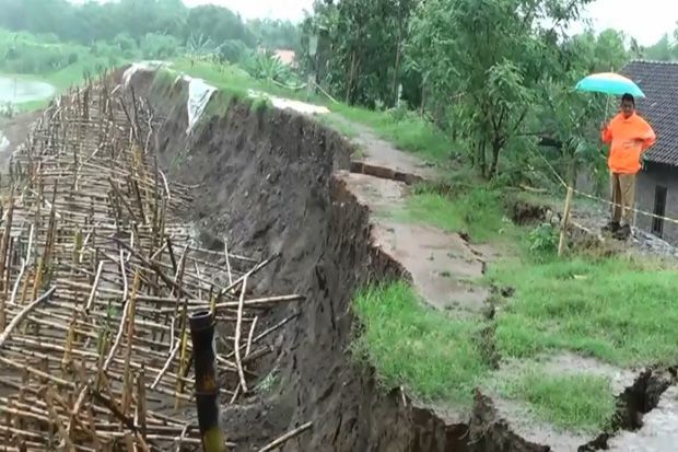 Tanggul Sungai Bodri Longsor, Banjir Bandang Ancam Permukiman Warga