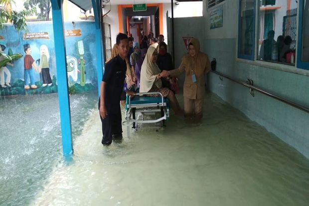 RSUD Kraton Pekalongan Terendam Banjir, Puluhan Pasien Dievakuasi