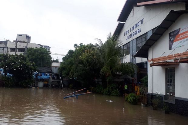 Banjir Jakarta Ganggu Perjalanan KA Semarang-Solo-Yogya