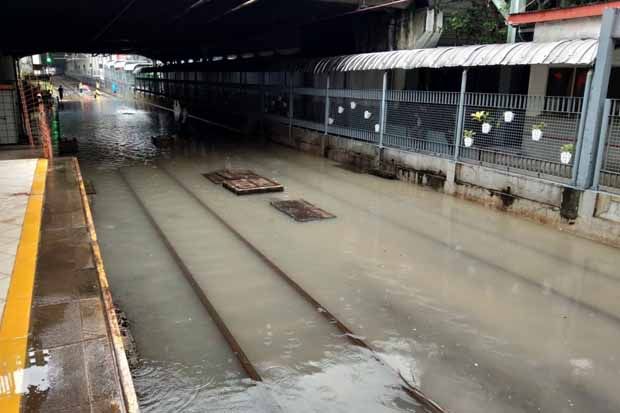 Banjir Jakarta Hambat Perjalanan Kereta Api ke Semarang