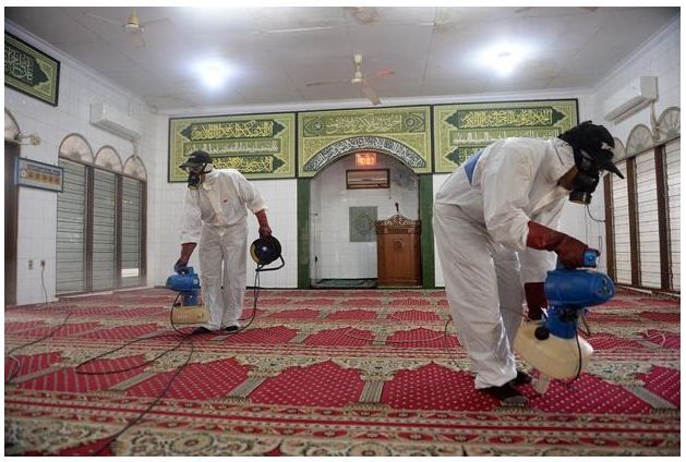 Antisipasi Corona, Masjid-masjid Disemprotkan Cairan Disinfektan