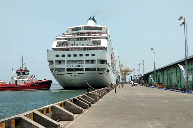 Kapal Pesiar Bawa 1.044 Turis Bersandar di Semarang, Sudah Dapat Izin?