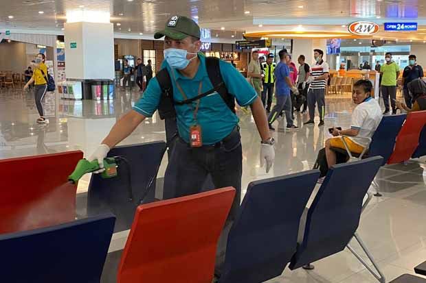 Cegah  Corona,  Bandara Semarang Disemprot Desinfektan