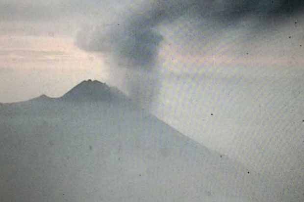 Gunung Merapi Meletus Terjadi Hujan Abu Tipis di Radius 5 Km