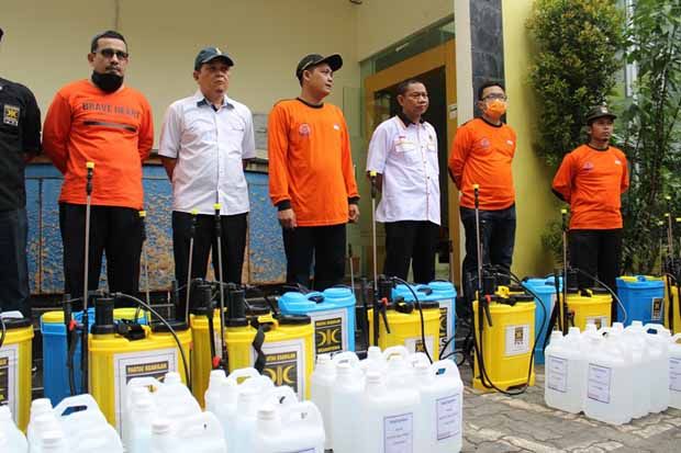 Cegah Corona, PKS Semarang Bagikan Ribuan Hand Sanitizer di 16 Kecamatan