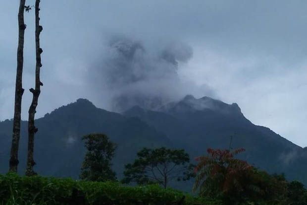 Gunung Merapi Erupsi, Hujan Abu Tipis Guyur Turi dan Pakem Sleman