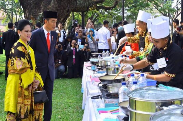 Presiden Jokowi Lihat Juara Lomba Masak Ikan Nusantara 2018 Beraksi