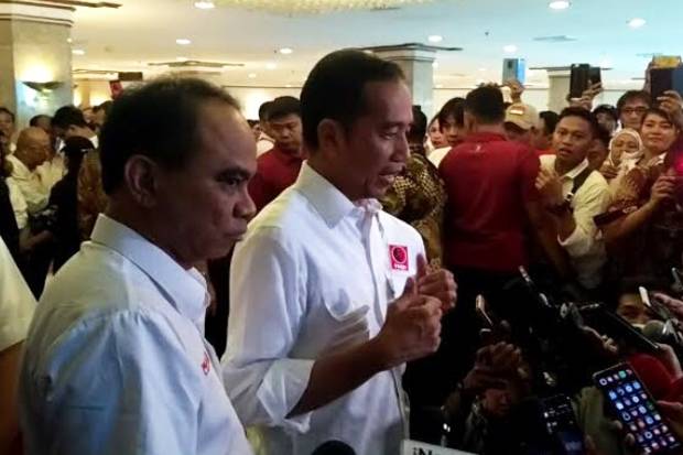Jokowi Dapat Suntikan Dukungan 7 Kepala Daerah di Sumbar