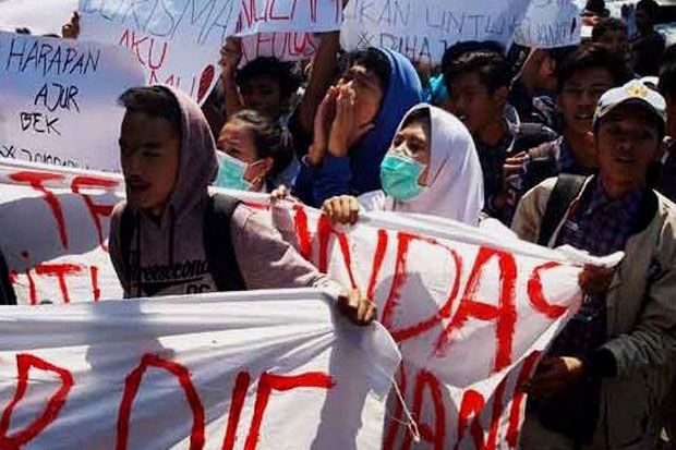 Melakukan Kekerasan, Ratusan Siswa Tuntut Kepala SMKN 1 Surabaya Harus Mundur