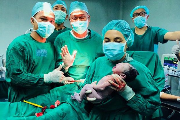 Anak Pengungsi Palu, Lahir di Atas KRI Dr. Soeharso 990