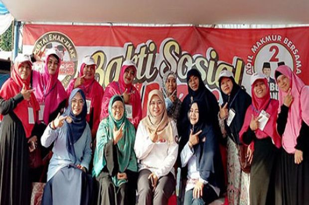 Pasukan Emak-emak Pendukung Prabowo-Sandi Gelar Bakti Sosial
