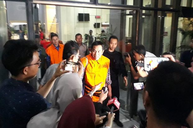 KPK Tahan Mantan Wabup Malang dan 4 Tersangka Penyuap Bupati Mojokerto