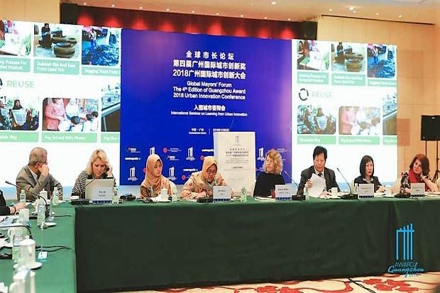 Di Depan 400 Juri Guangzhou International Award, Risma Jelaskan Cara Kendalikan Sampah