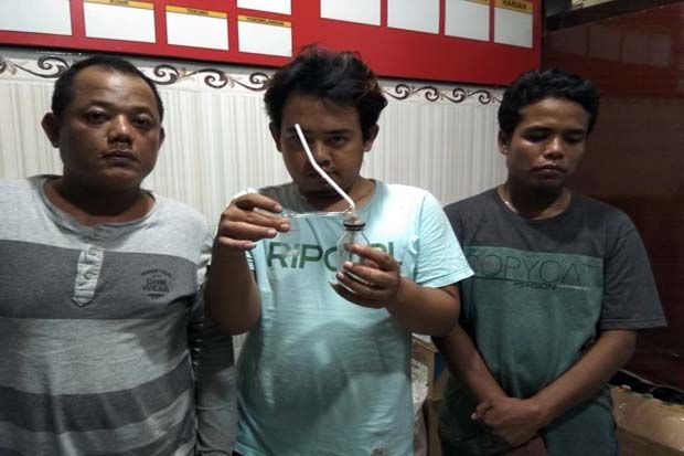 Walah! Nyabu di Rumah, Tiga Pemuda Desa Dibekuk Polisi