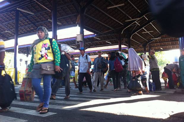 Musim Libur Sekolah, Arus Penumpang di Terminal Bus Purabaya Melonjak