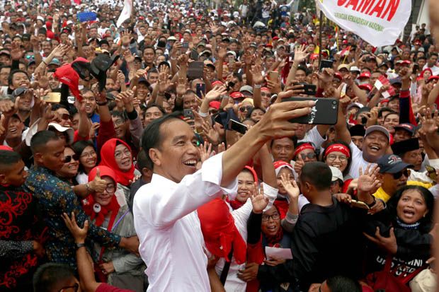 Ini Foto-foto Keseruan Jokowi Bersama FAJ 01 dan Masyarakat Umum