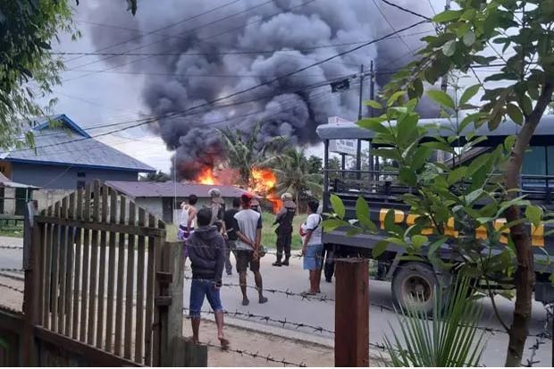 Bentrokan di Sorong, 3 Rumah Terbakar dan Pelipis Mata Warga Kena Panah