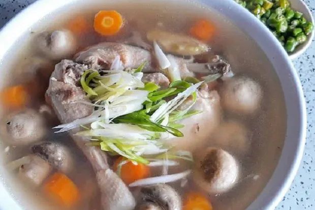 Bunda, Cita Rasa Sempurna Sup Ayam Kampung Cocok untuk Sarapan