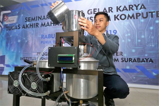 Mahasiswa Stikom Surabaya Ciptakan Pendingin Susu Otomatis