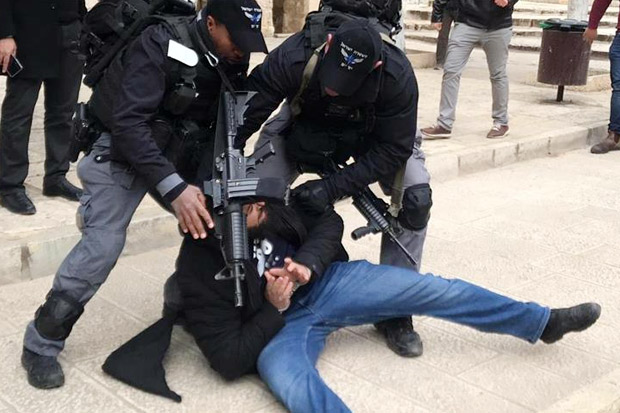 Arogan, Militer Israel Serang Jamaah Muslim di dalam Masjid Al Aqsa