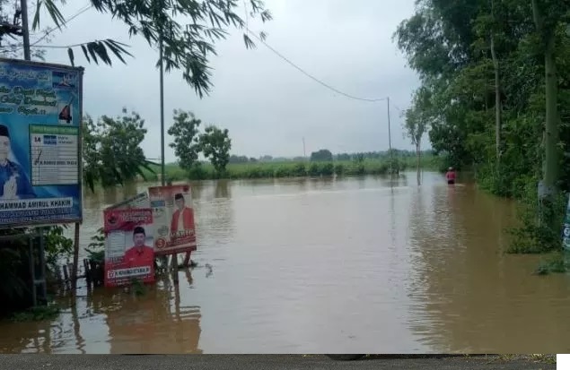 Dikepung Banjir, Warga 16 Desa di Tuban Terisolasir
