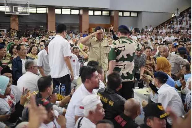 Prabowo Squat Jump di Hadapan Para Seniornya
