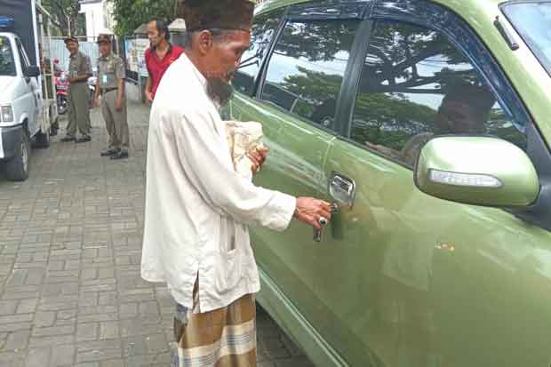 Kakek Pengemis di Kota Bogor Ini Miliki Mobil dan Beristri Tiga