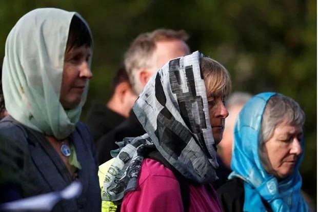 Publik Selandia Baru Peringati Serangan Teroris dengan Azan dan Jilbab