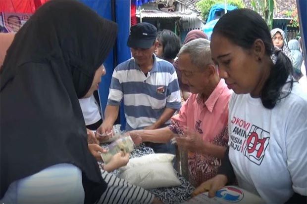 Bazar Beras Murah Kartini Perindo Diserbu Emak-Emak di Bojonegoro