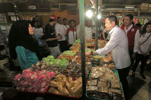 Di Surabaya, Hary Tanoe Blusukan di Pasar Tradisional