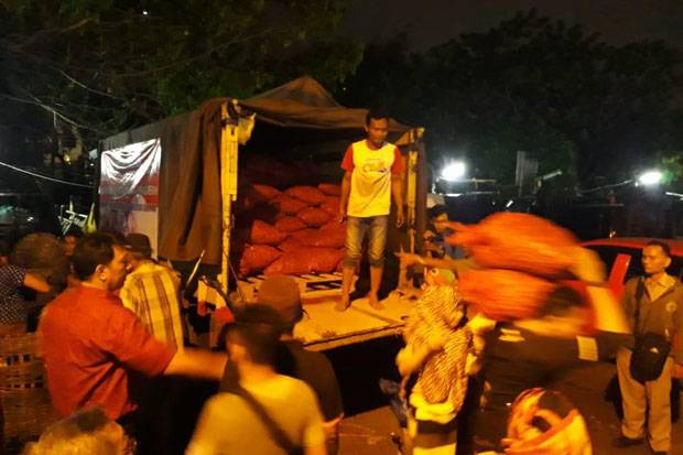 Operasi Pasar Bawang Merah di Surabaya Ludes Diserbu Pembeli