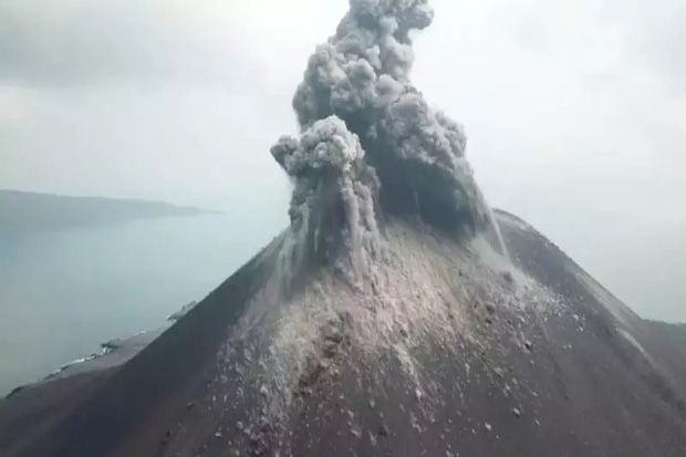 Dalam Sehari Gunung Anak Krakatau Digoyang 25 Kali Gempa