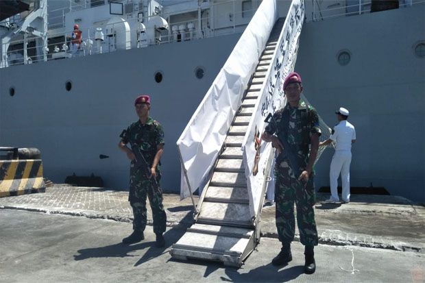 Kapal Perang China Bersandar di Tanjung Perak Surabaya