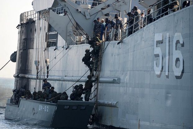Usai Menggempur Asembagus, Prajurit Marinir Kembali ke Surabaya