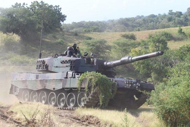 Puasa Ramadhan, Tank-tank Leopard Kostrad Menyerang Asembagus