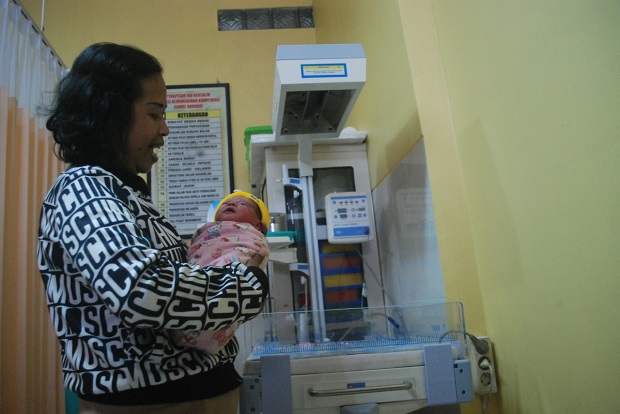 Ibu Muda di Mojokerto Berjuang Lahirkan Bayi di Taksi Online