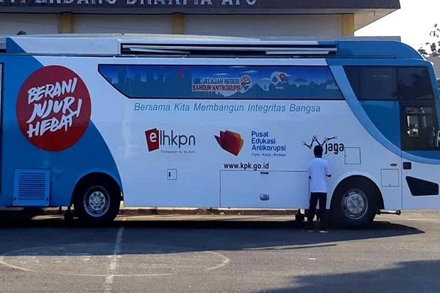 Tiga Hari Ini Bus KPK Satroni Kota Surabaya, Ada Apa?