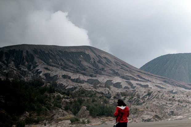 Dua Hari Setelah Kasada, Gunung Bromo Alami Erupsi