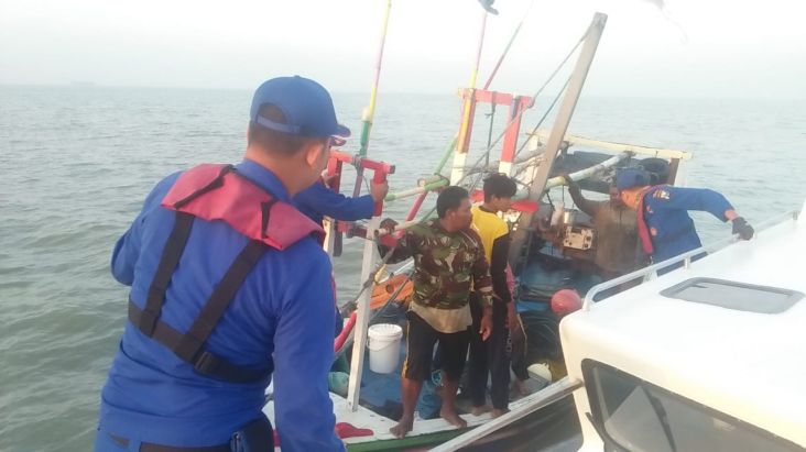 Pakai Jaring Trawl, 8 Nelayan Panceng Ditangkap Polairud Gresik