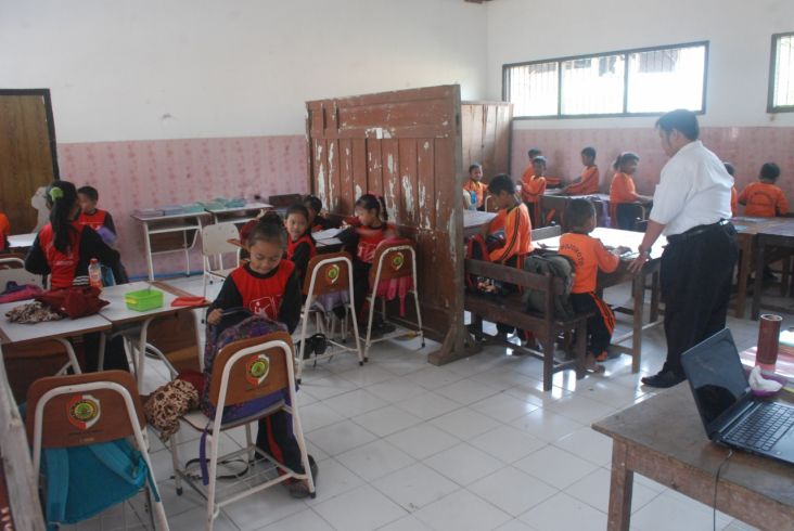 Miris, Siswa SD Negeri di Mojokerto Belajar di Rumah Dinas Guru