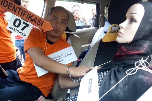 Polisi Reka Ulang Aksi Menantu Bakar Mertua di Mojokerto