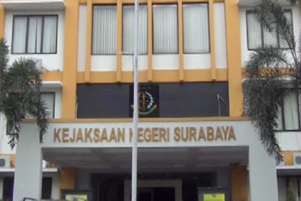 Kejari Surabaya Tahan Tersangka Kredit Fiktif
