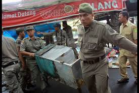 Komisi V DPR Soroti Penggusuran PKL Exit Tol Banyu Urip Surabaya