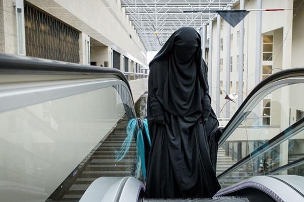 Kini Burqa dan Niqab Dilarang di Ruang Publik di Belanda