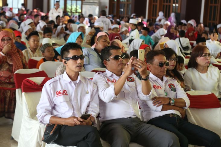 Aliansi Relawan Jokowi Jatim Santuni 1.000 Yatim Piatu dan Dhuafa