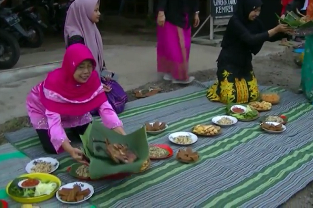 Tumpeng Sewu Tradisi Makan Bersama Suku Osing di Banyuwangi