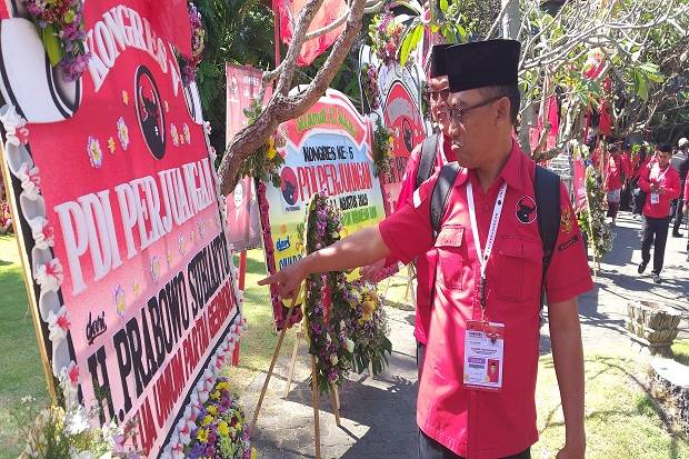 Karangan Bunga Prabowo Tiba Lebih Dulu di Lokasi Kongres PDIP