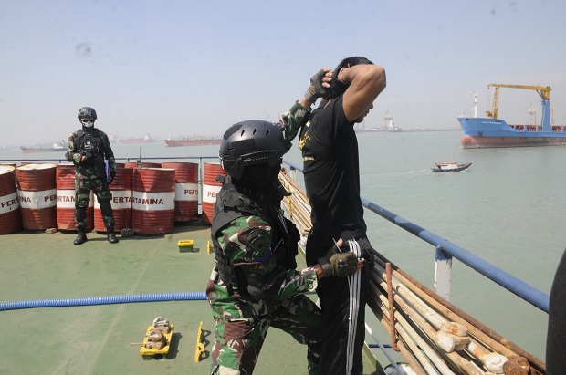 Dalam Hitungan Menit, Prajurit TNI AL Atasi Kejahatan di Laut