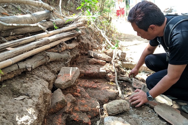 BPCB Trowulan Kaji Temuan Batu Bata Kuno di Dawarblandong